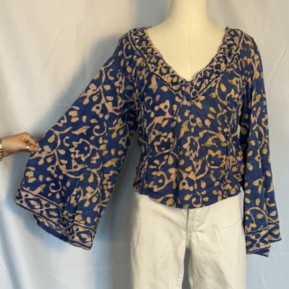 Free People On the Block Bell sleeve top in Blue Size XL - Picture 1 of 6